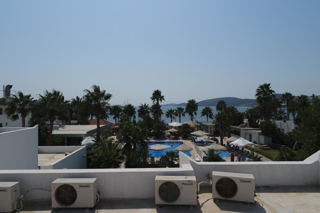 Nagi Beach Hotel (11).jpg