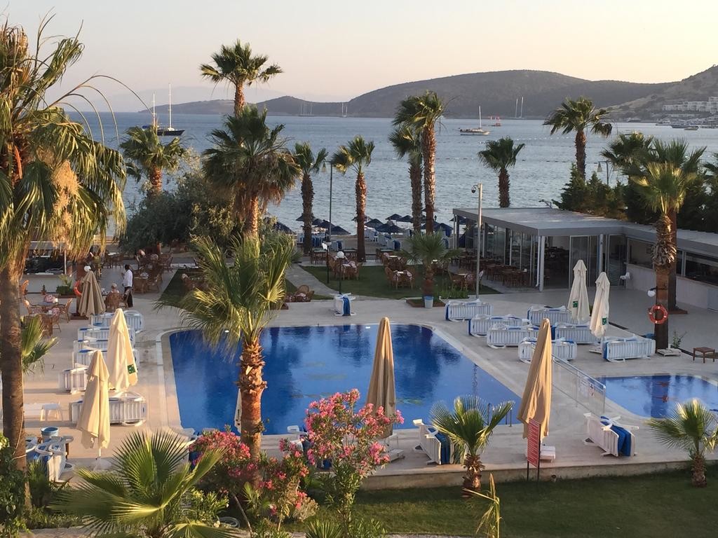 Nagi Beach Hotel (8).jpg