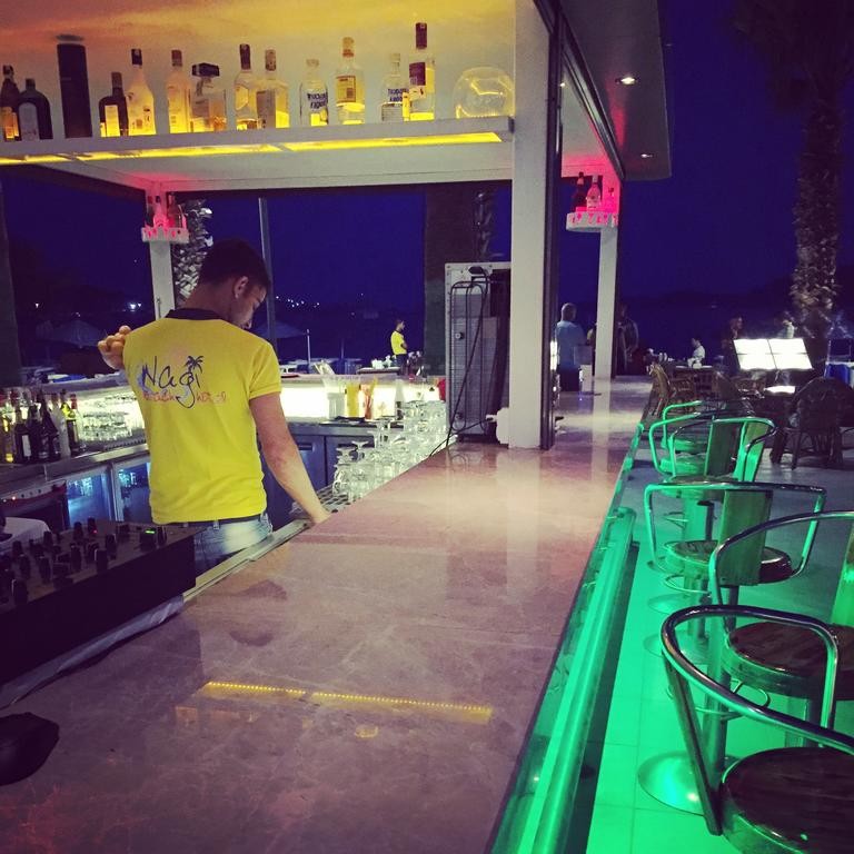 Nagi Beach Hotel (7).jpg