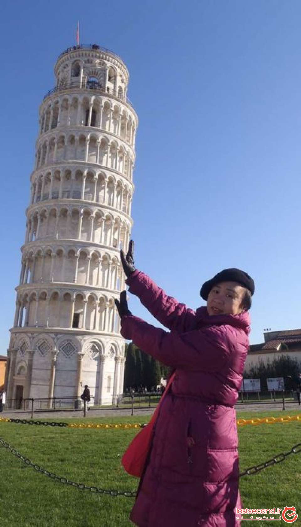 mum-and-the-leaning-tower-of-pisa-400x700.jpg