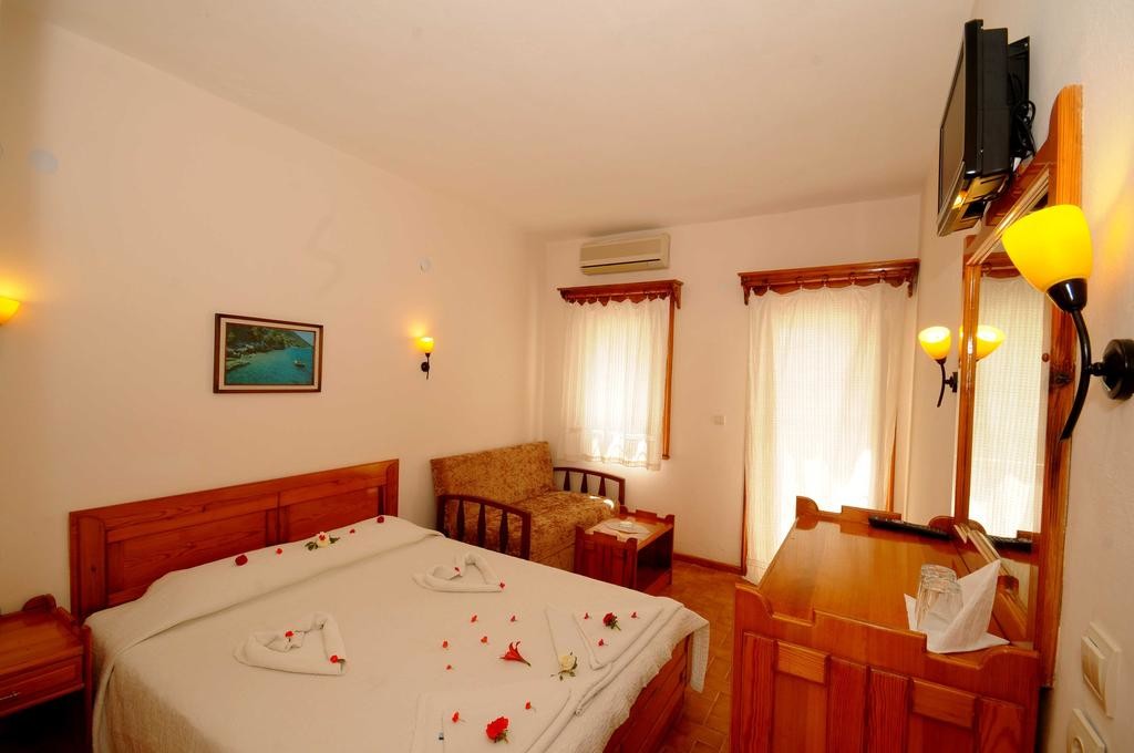 Nagi Beach Hotel (6).jpg