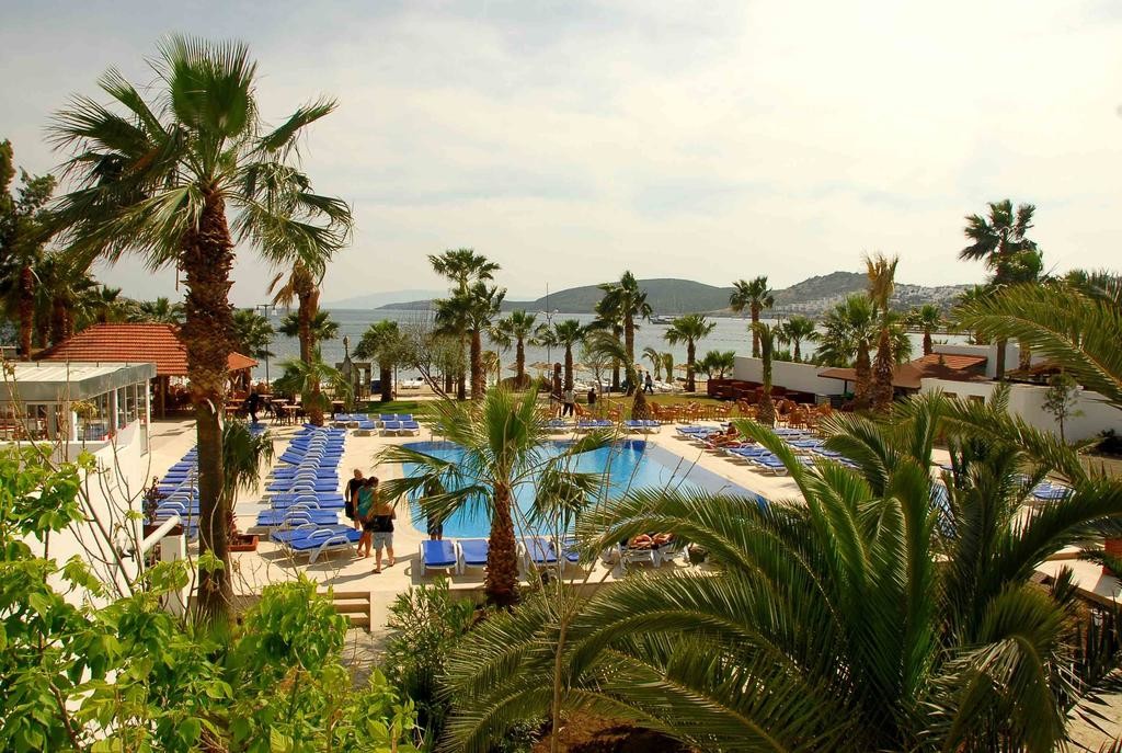 Nagi Beach Hotel (1).jpg