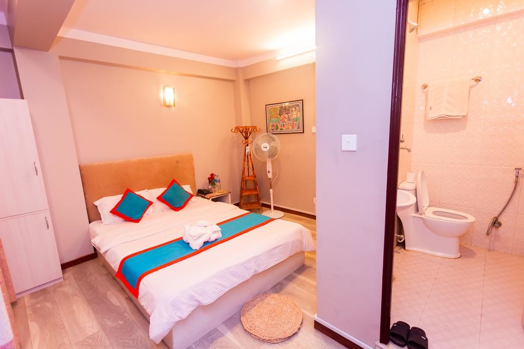 8848 Hostel (14).jpg