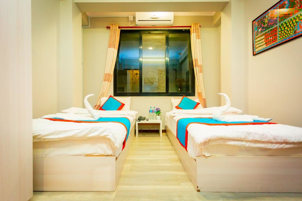 8848 Hostel (10).jpg
