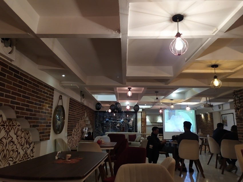 کافه استانبول (کرمانشاه) (2).jpeg