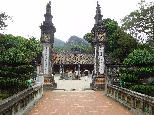 Hoa Lu Temple Ninh Binh (2).jpg