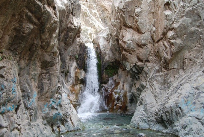 گلم دختر کش، آبشاری زیبا اما عجیب در کرمان!