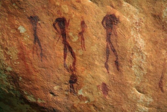 غاری 45000 ساله با نقاشی هایی عجیب از موجودات نیمه انسانی کشف شد!