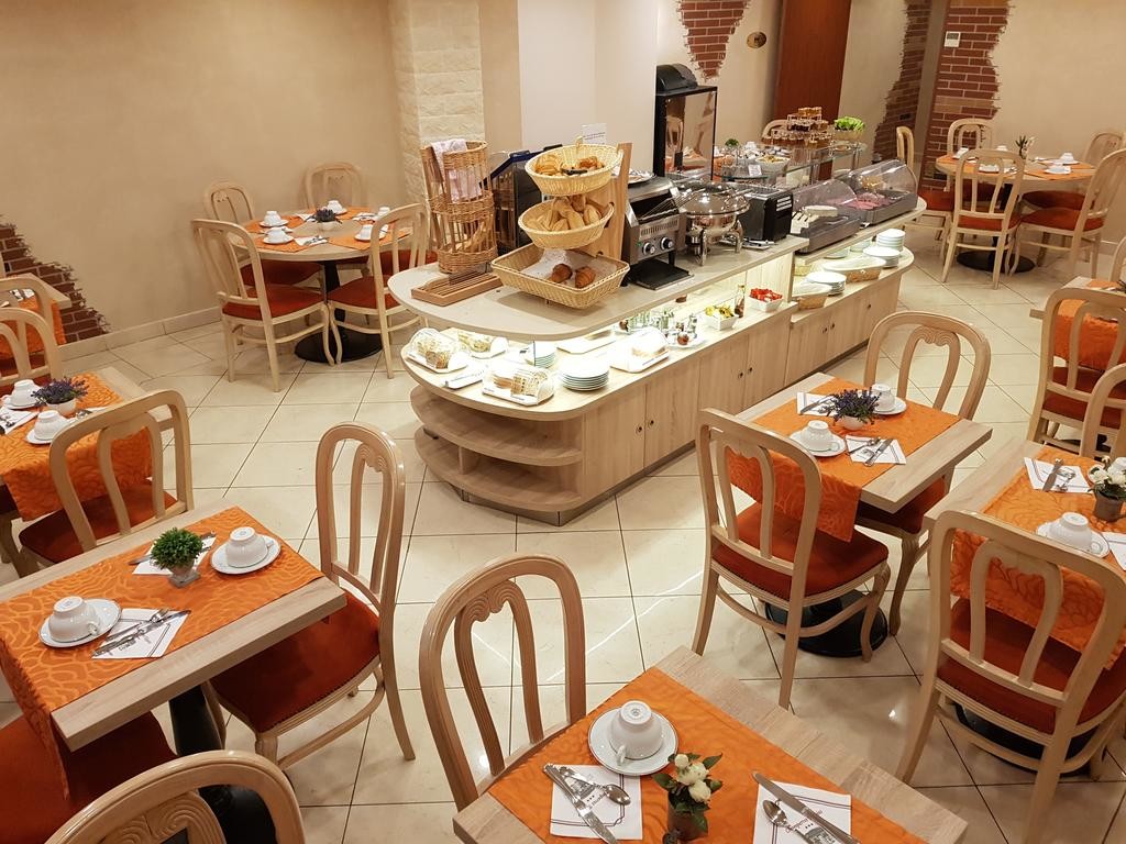 Hotel Champerret Elysees Paris (2).jpg