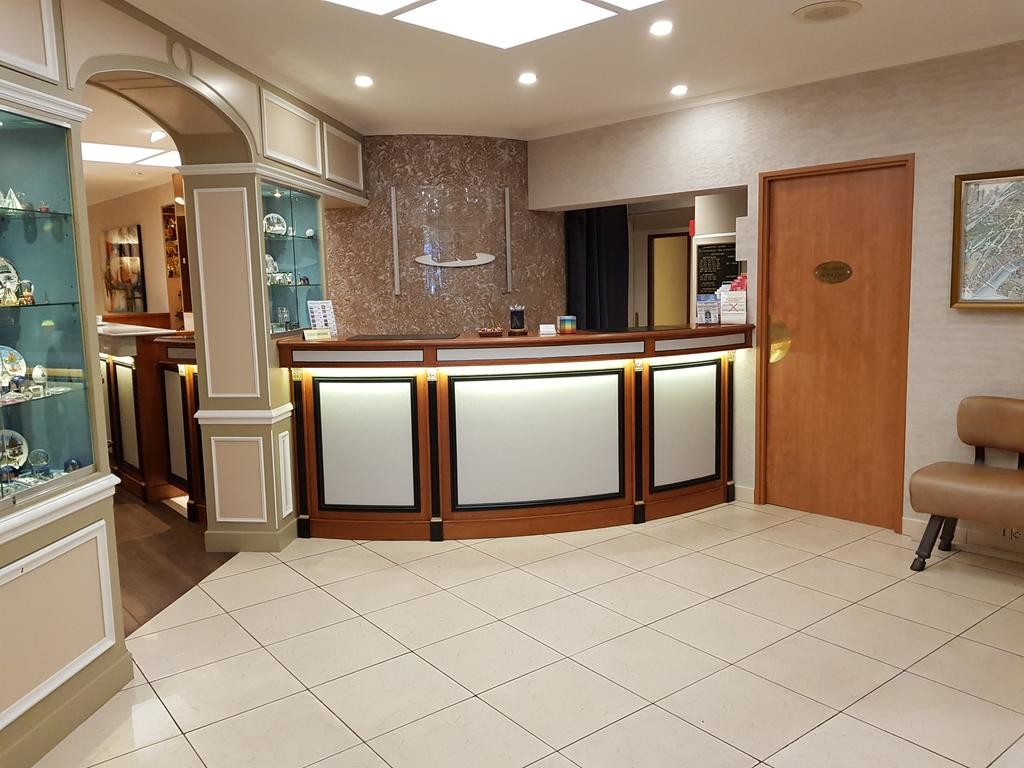 Hotel Champerret Elysees Paris (4).jpg