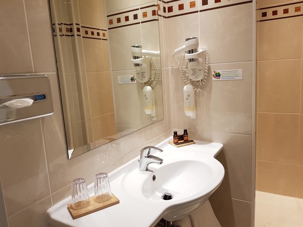 Hotel Champerret Elysees Paris (14).jpg