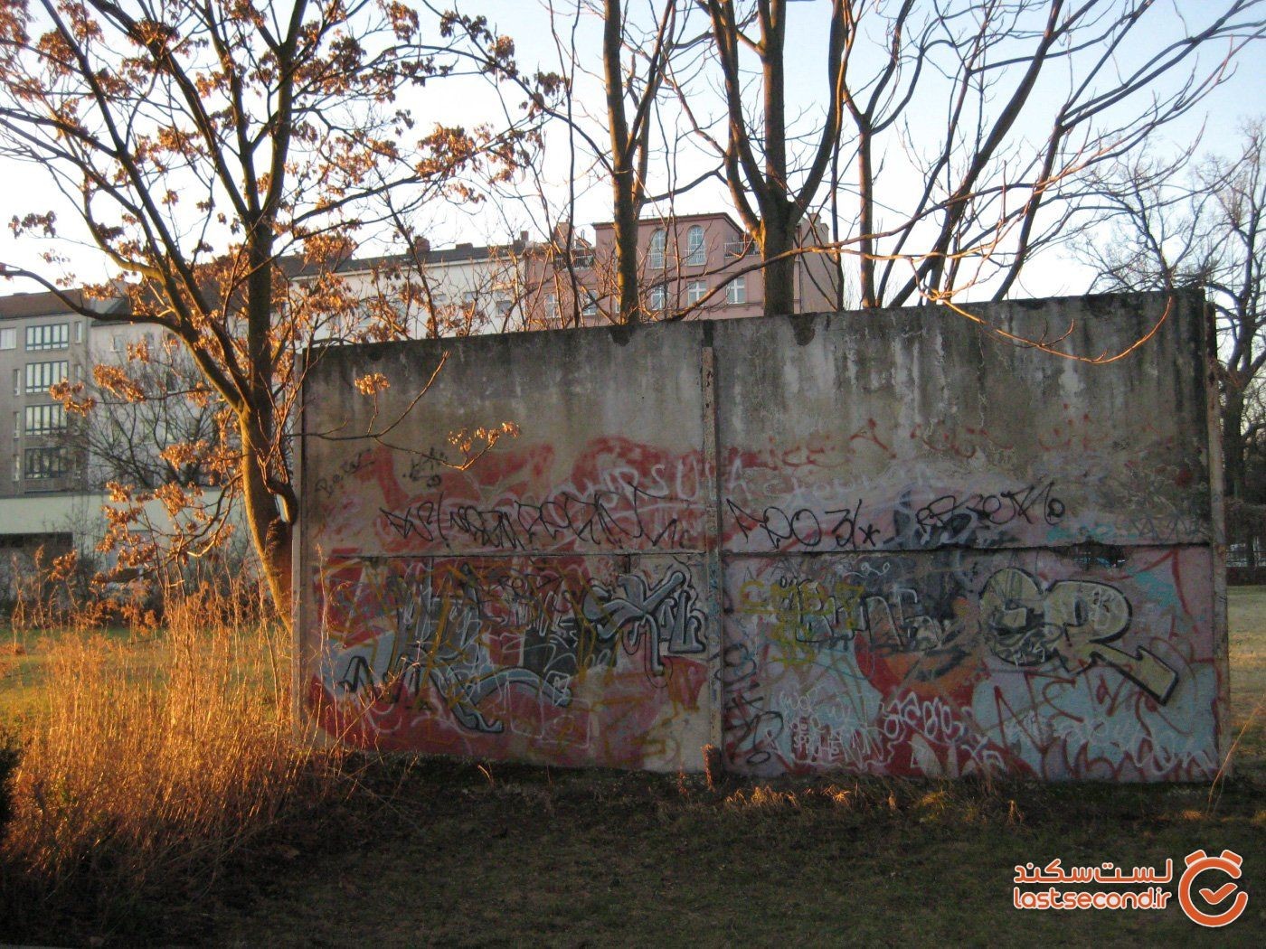 یکی از آخرین بخش‌های باقی مانده دیوار برلین برای آپارتمان‌ها تخریب شد.