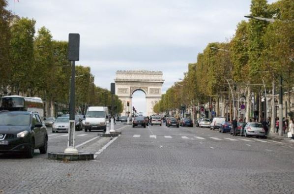 Champs-Elysees (1).JPG