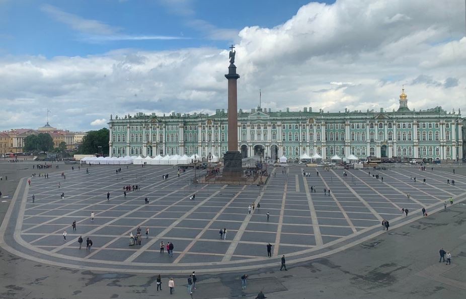 Palace Square (Dvortsovaya Ploshchad)