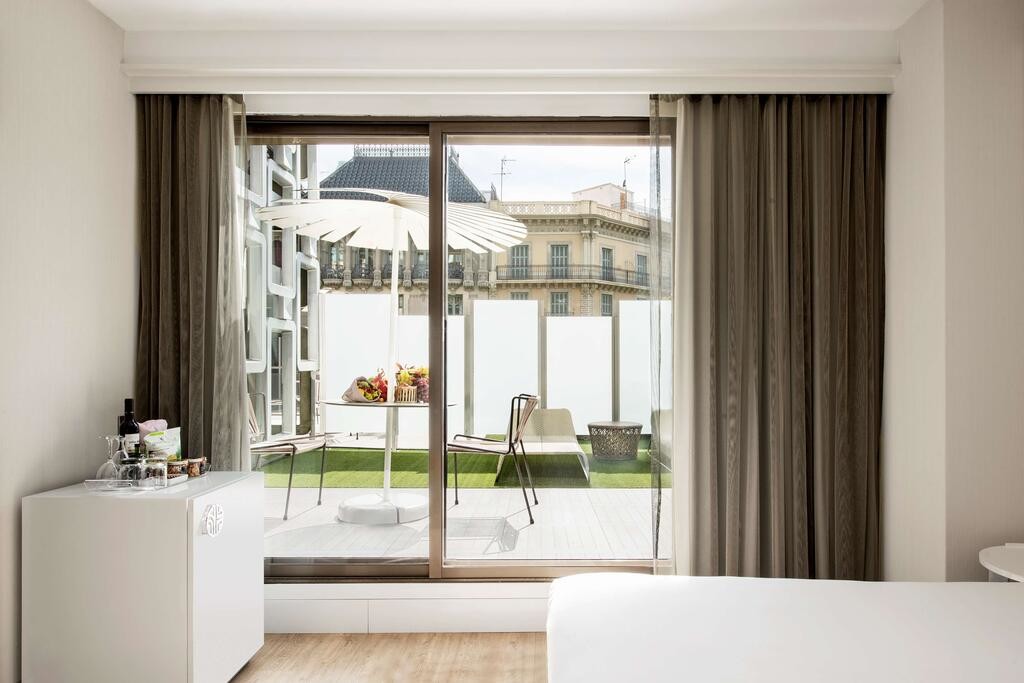 NH Collection Barcelona Gran Hotel Calderon (8).jpg