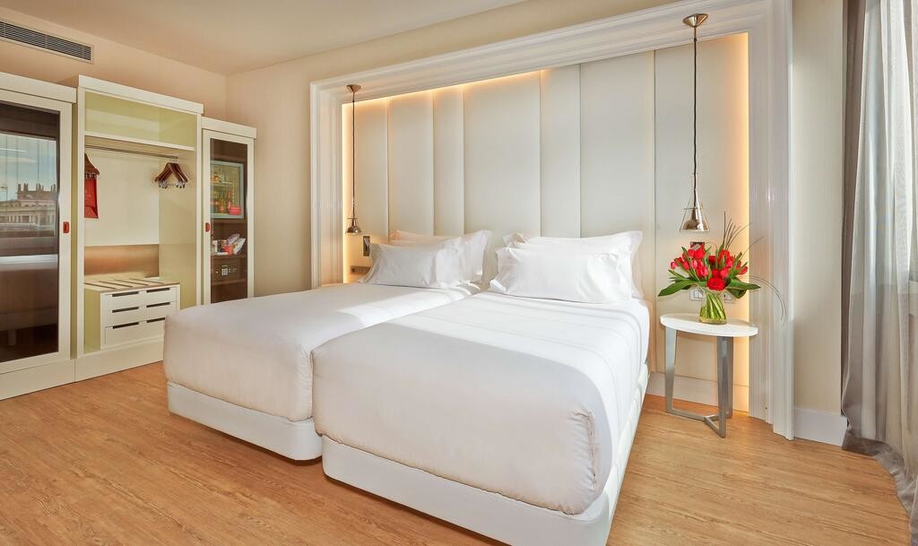 NH Collection Barcelona Gran Hotel Calderon (4).jpg