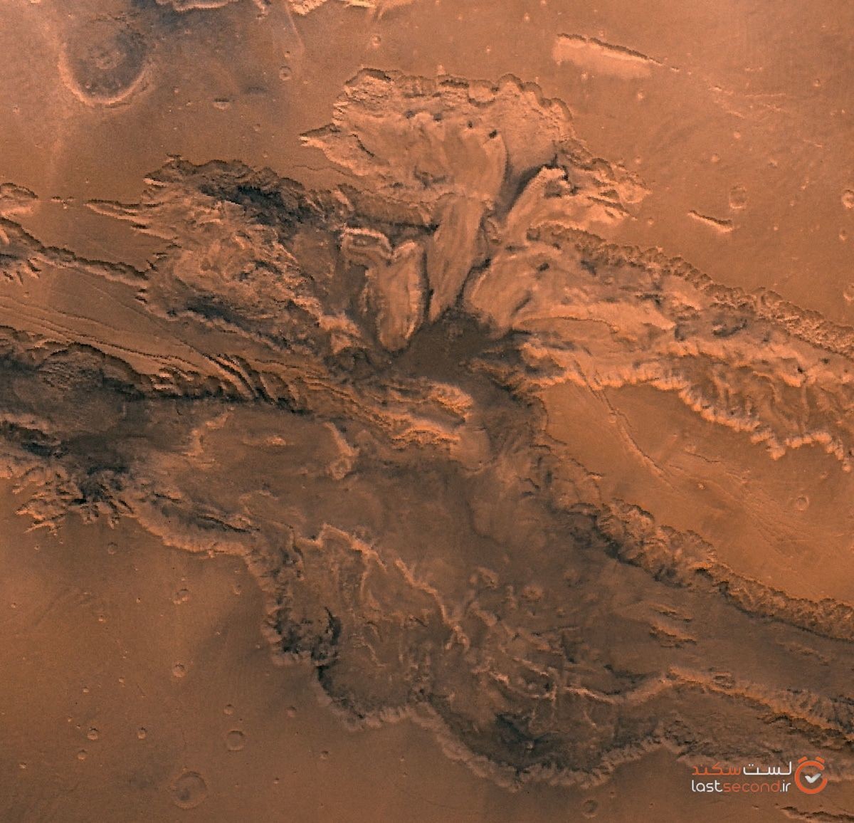 عکس ناسا از گراندکانیون مریخ که جزئیات جالبی را نشان می‌دهد.