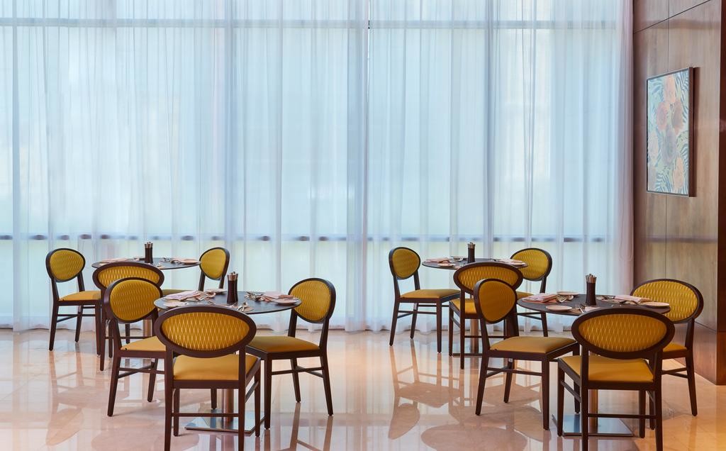 Holiday Inn (1).jpg