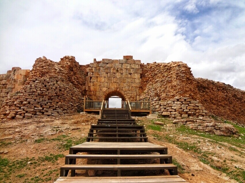 Takht-e Soleyman (1).jpeg