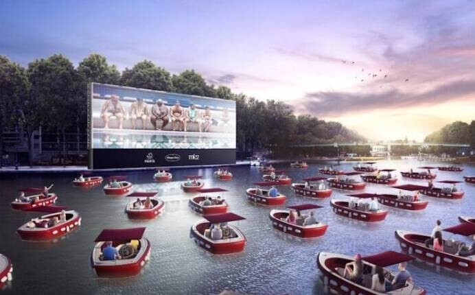 پاریس با رعایت فاصله اجتماعی رودخانه سن را به یک سینمای شناور تبدیل می‌کند