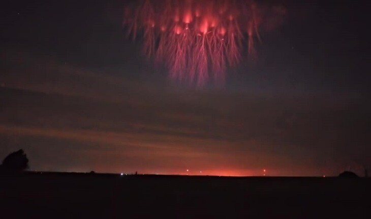 عکاسی در آمریکای شمالی، اشباح قرمزرنگ نادری را ثبت کرد!
