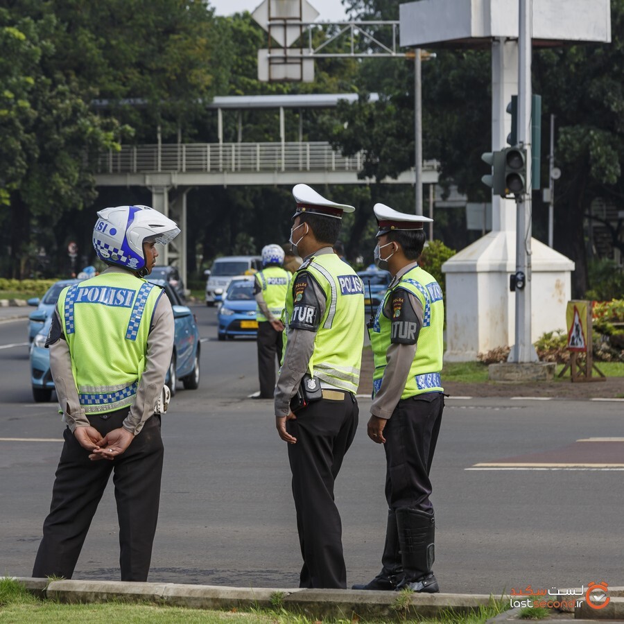 Jakarta_Indonesia_Police-officers-01.jpg
