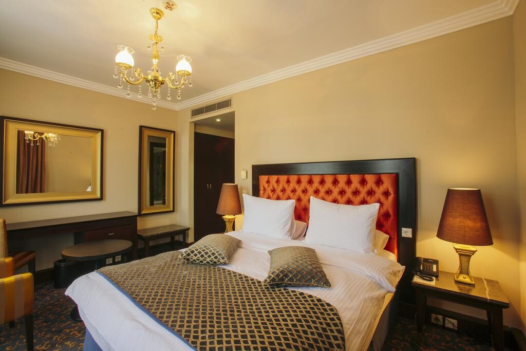 Intourist Palace Batumi (1).jpg