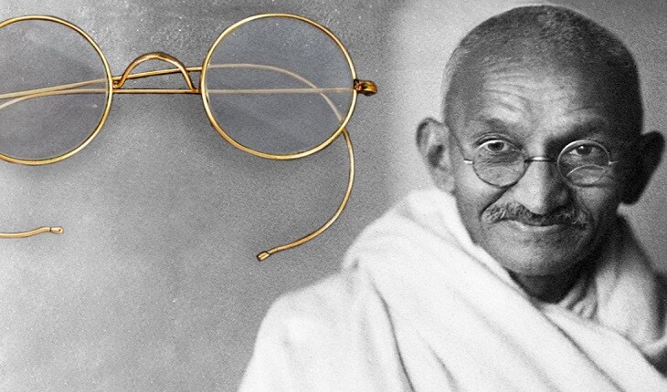 عینک گاندی همراه با یک یادداشت در صندوق پستی در انگلیس پیدا شد!