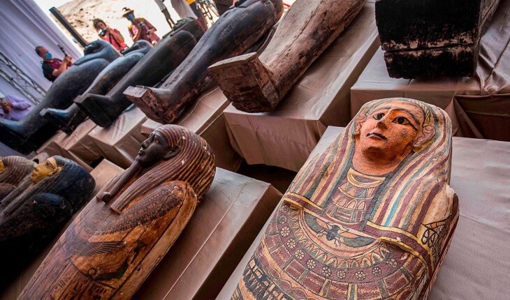 ده‌ها تابوت 2500 ساله توسط باستان شناسان از زیر خاک مصر بیرون آورده شد!