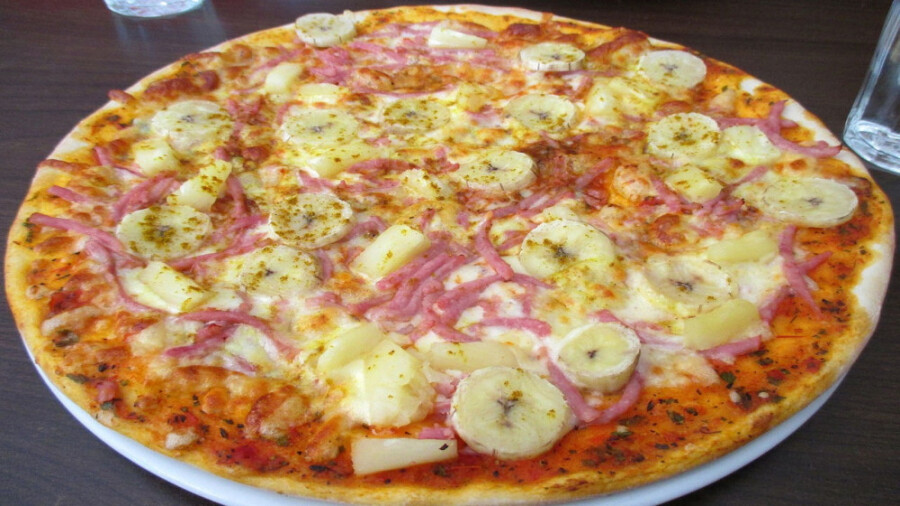 پیتزا موز و میگو، پیتزا سوئدی با طعم های عجیب،!
