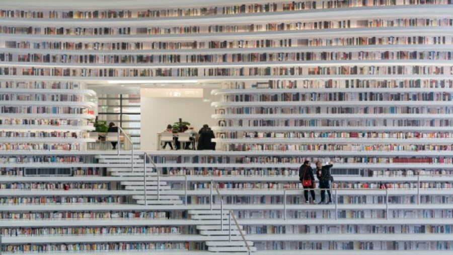کتابخانه‌ای شگفت‌انگیز با کوهی از کتاب در چین!