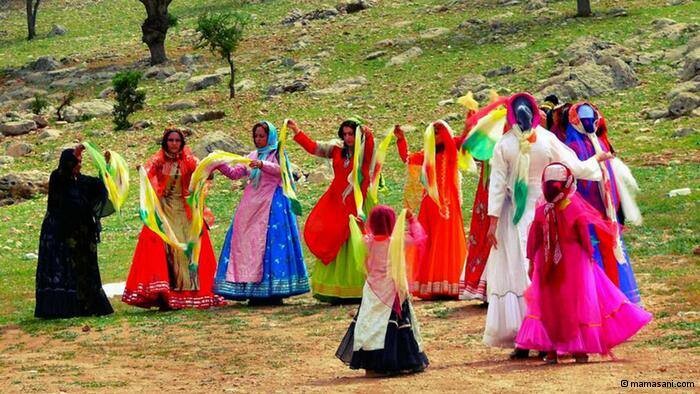 انواع دستمال رقص در اقوام ایرانی