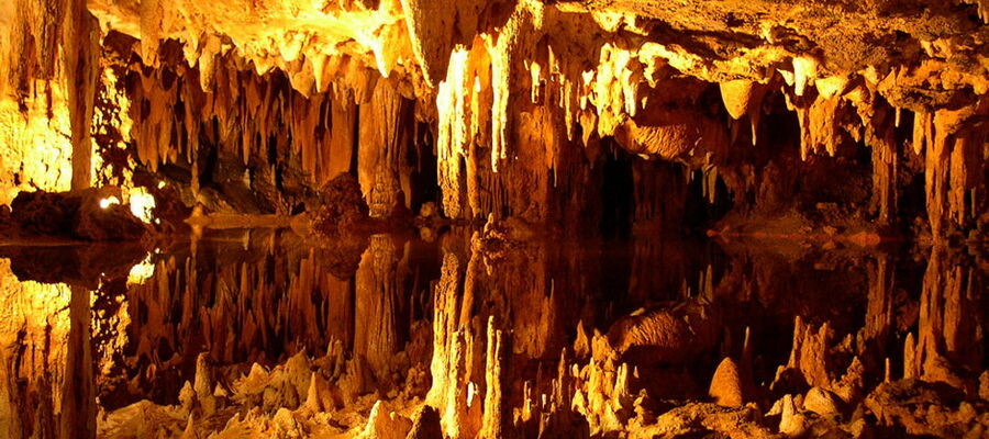 غار آیوانی