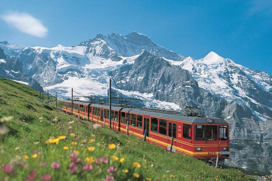 beautiful-alpine-railways-of-the-european-alps-by-peak-transfer-1.jpg