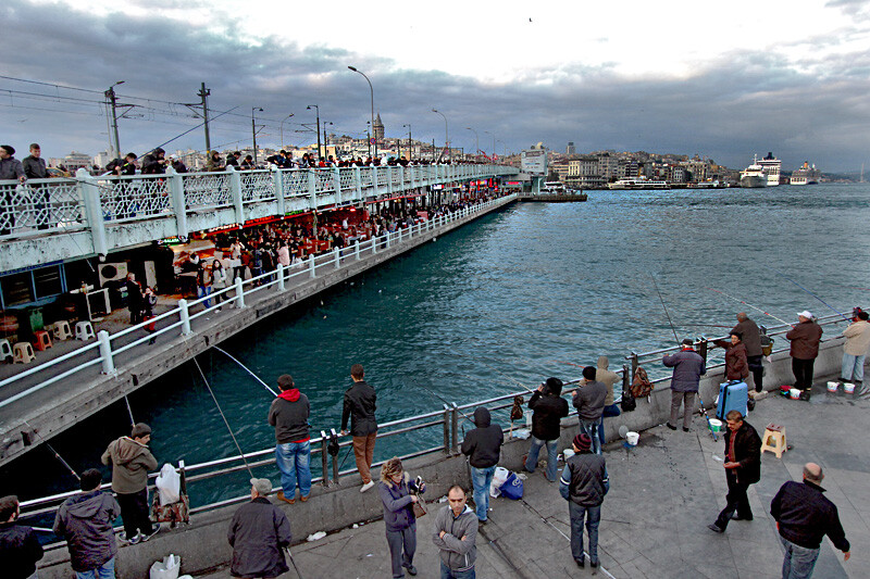 Turkey-Istanbul-Galata-Bridge-Fishing.jpg