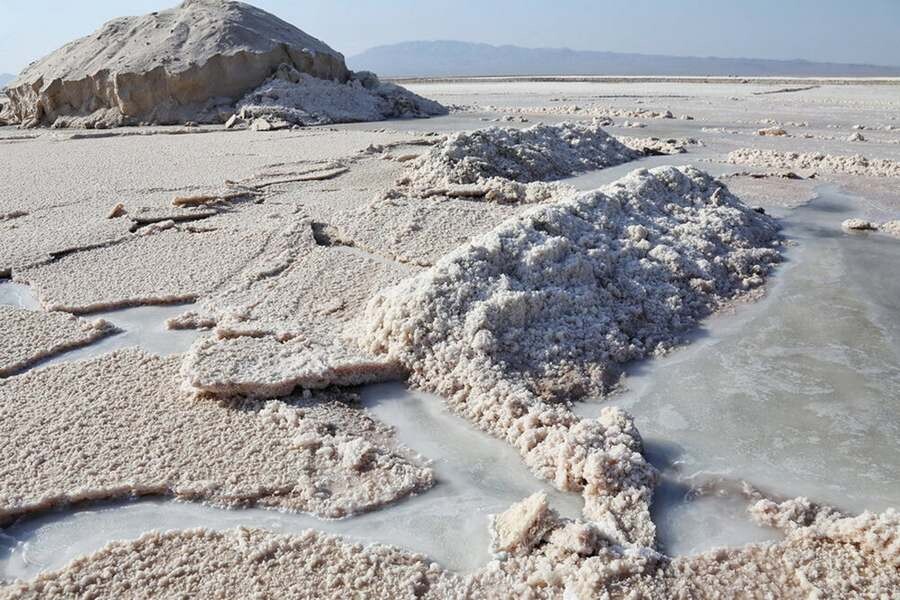 خشک شدن دریاچه نمک قم.jpg