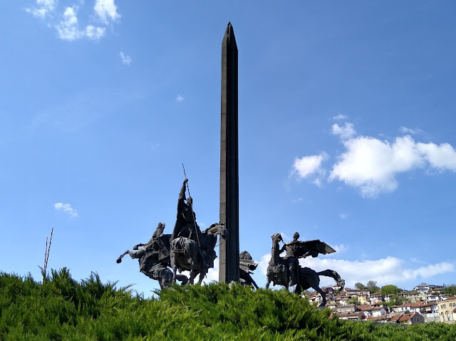 Monument to the Assen Dynasty.jpg
