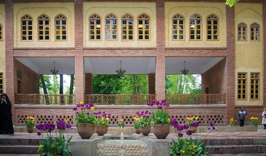 Lastsecond.ir-tehran-best-attractions-irani-garden.jpg