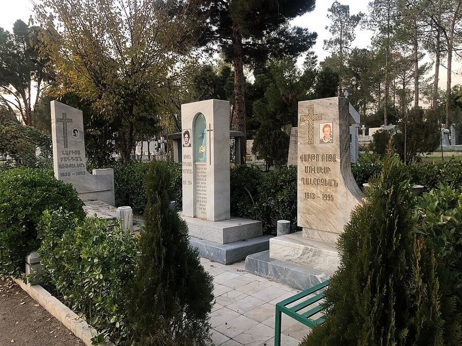 lastsecond.ir-tehran-best-attractions-Burastan_Cemetery.jpg