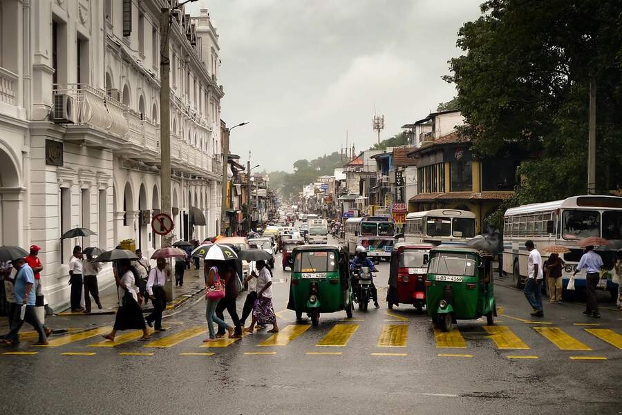 یک روز بارانی در کلمبو.jpg