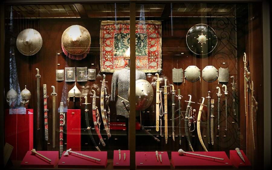 ادوات جنگی ایرانی در موزه آرموری کرملی.jpg