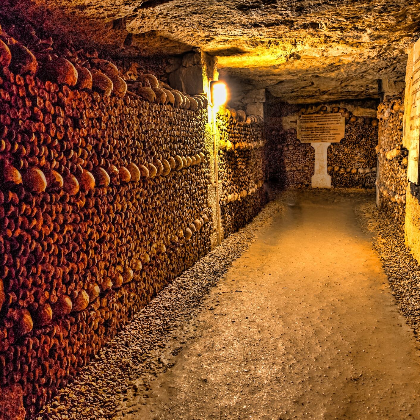 latssecond.ir-Catacombs of Paris.jpg