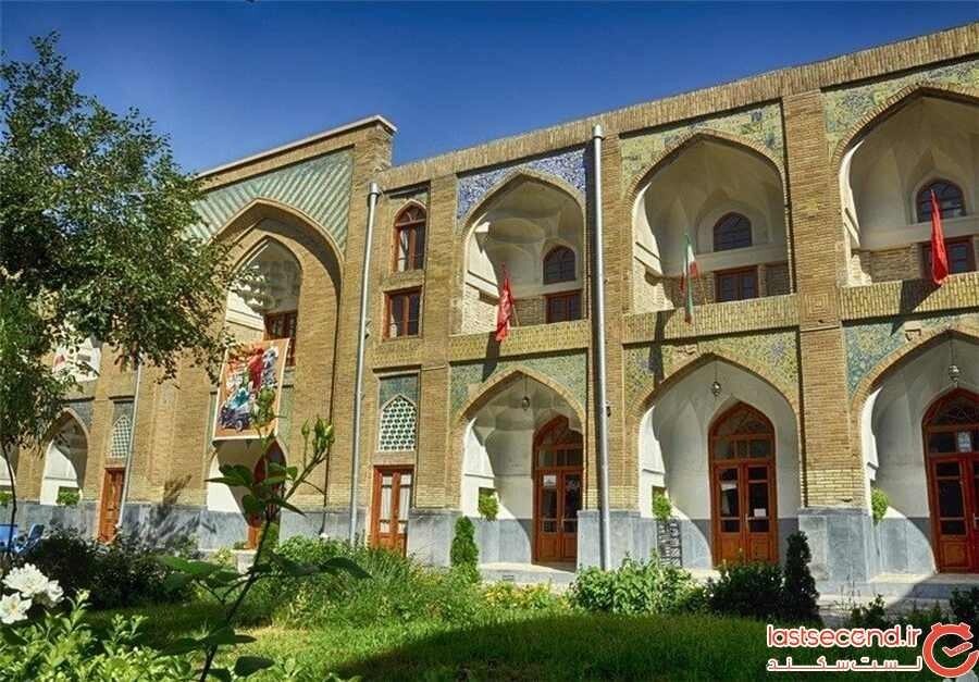 Lastsecond.ir-attractions-of-mashhad-abbasgholikhan-school.jpg