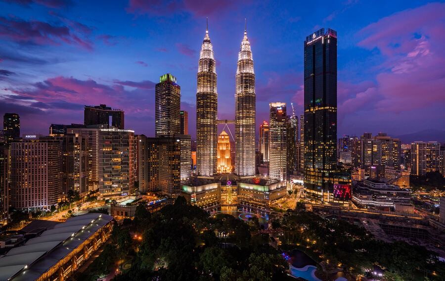 Lastsecond.ir-malaysia-attractions-petronas-twin-towers.jpg