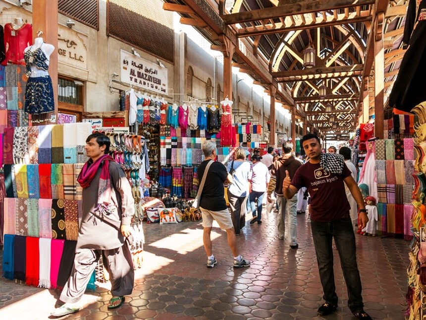قیمت لباس در دبی چقدر است؟ انواع لباس زنانه و مردانه