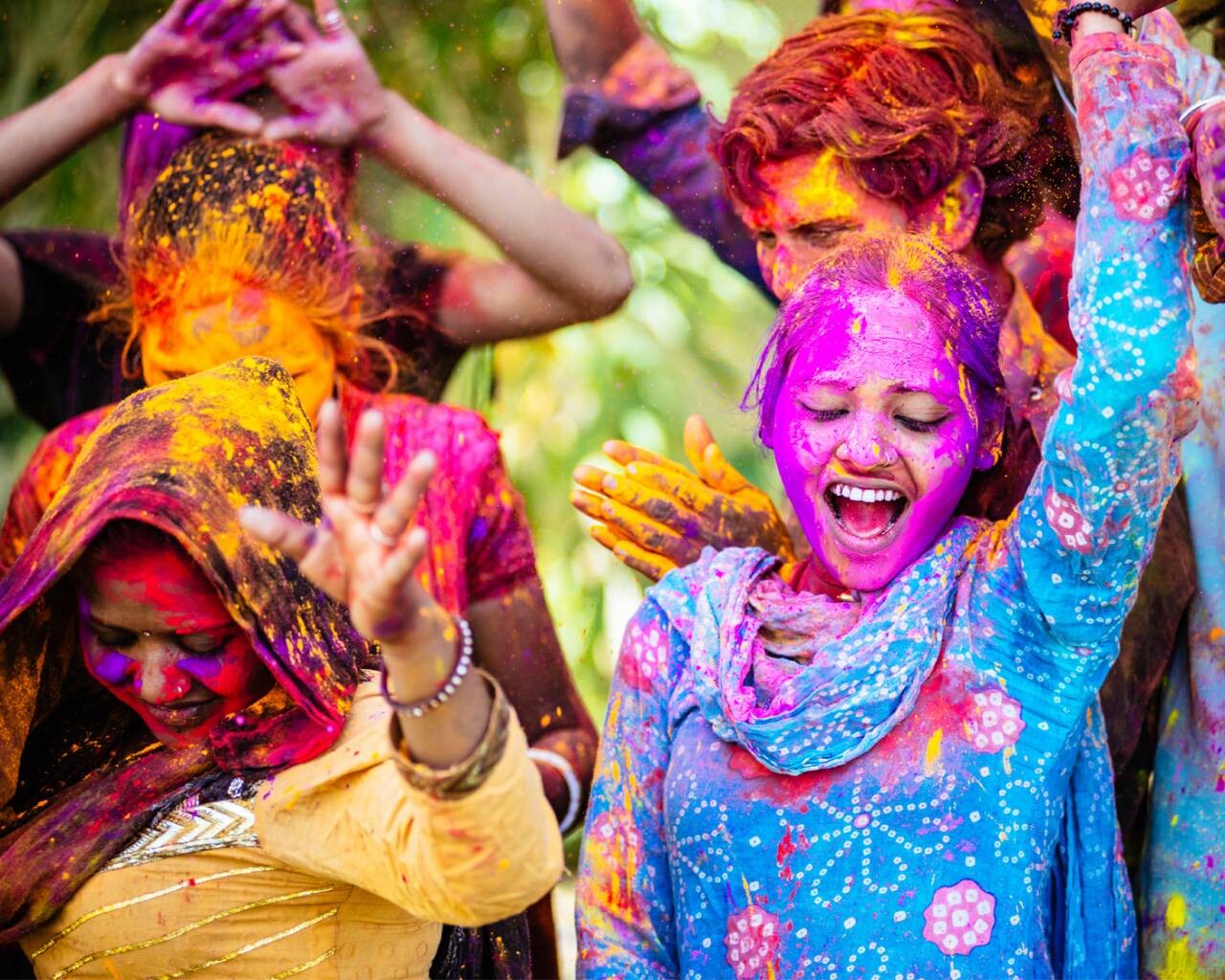 Holi-new-main-image-2020--girl-covered-in-paint-773711580990845_crop_1280_1024.jpg
