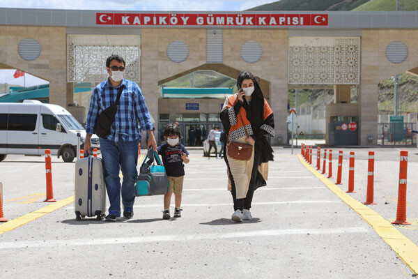 راهنمای صفر تا صد سفر زمینی به وان ترکیه ۱۴۰۲ + قیمت‌ها