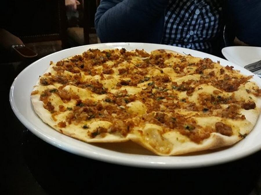 lastsecond.ir-best-iranian-restaurants-in-yerevan-shah-pizza-1.jpg