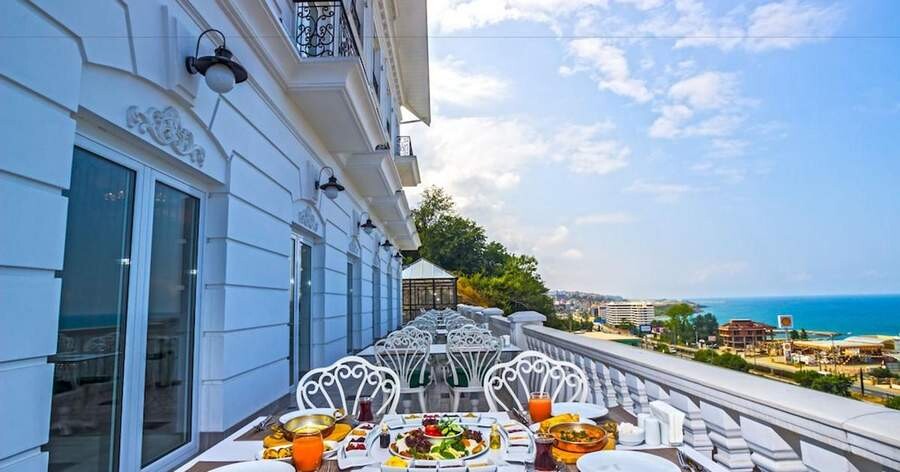 نمایی از یکی از بهترین هتل های استانبول.jpg