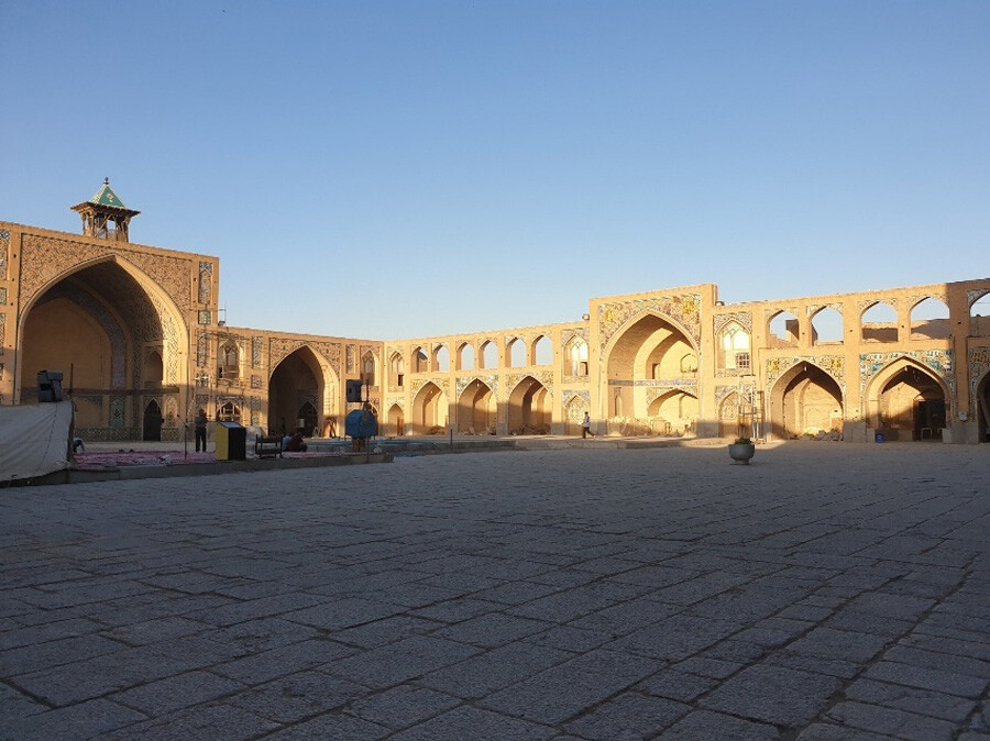 Lastsecond.ir-best-attractions-of-isfahan-masjed-hakim-sare-soltanpour.jpg